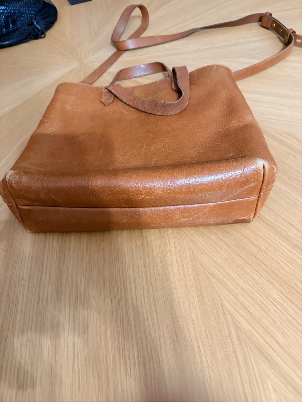 MADEWELL Everyday Convertible Shoulder Bag in Tan Leather - Picture 4 of 8